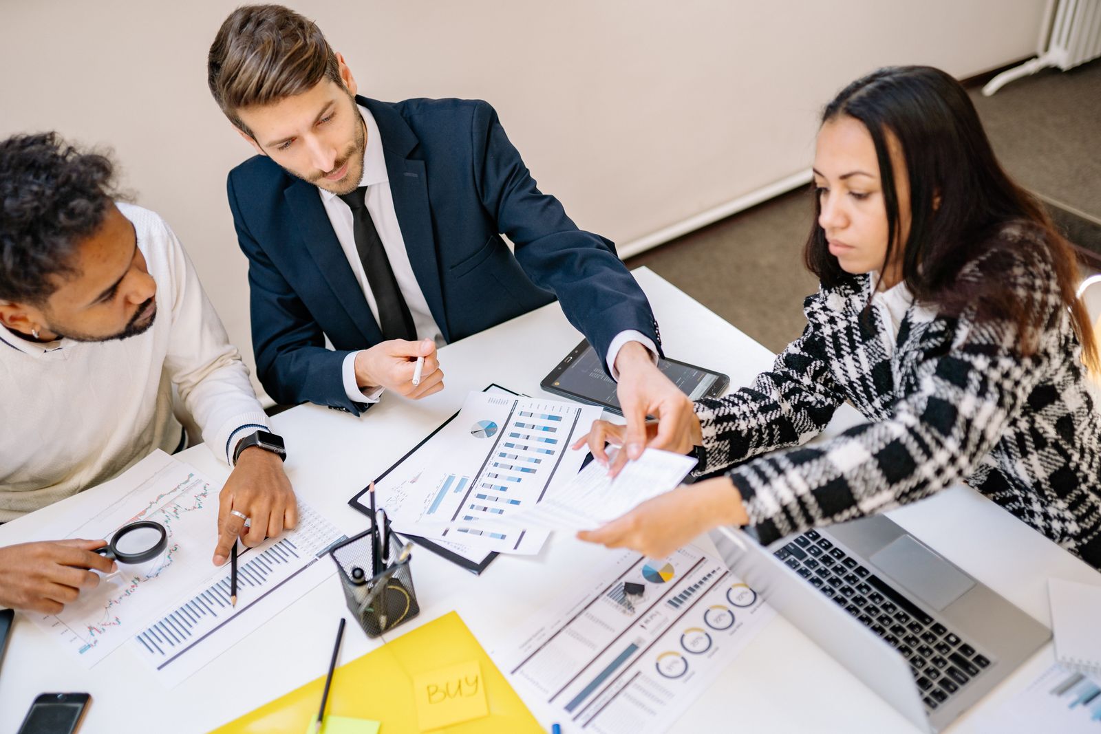 Being Solution SEO strategy team planning a client campaign